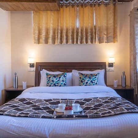Stayvista At Cecil Cottages With Barbeque, Hill View Kasauli Dış mekan fotoğraf