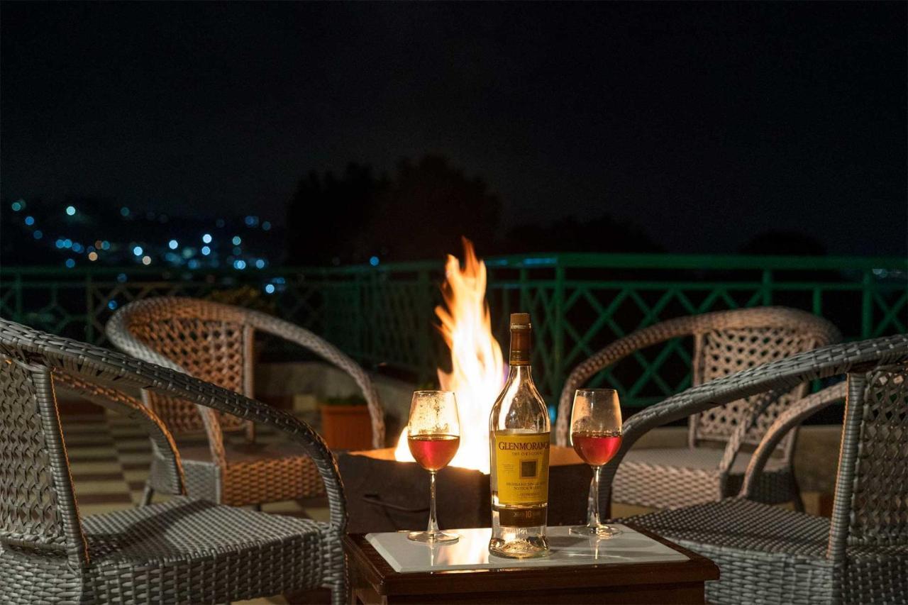Stayvista At Cecil Cottages With Barbeque, Hill View Kasauli Dış mekan fotoğraf